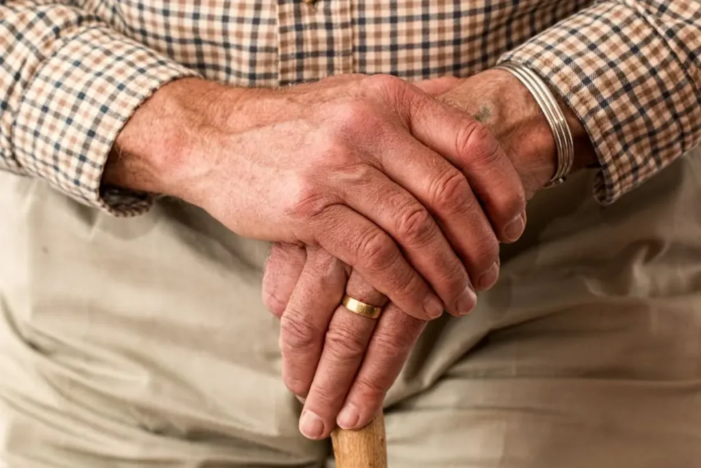 Man holding a cane